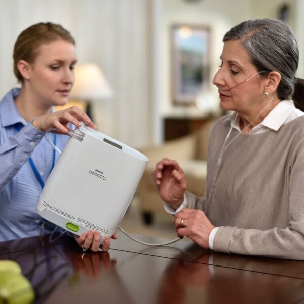 2 Women Reviewing SimplyGo Mini